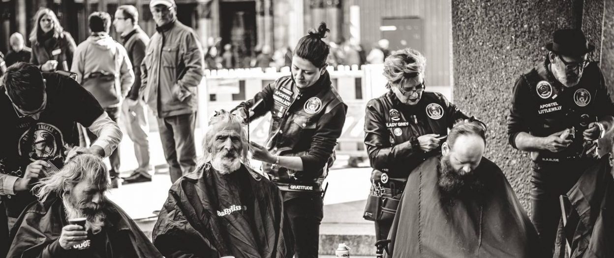 Charity-Aktion für Friseurjob! Obdachlosen Haare schneiden...