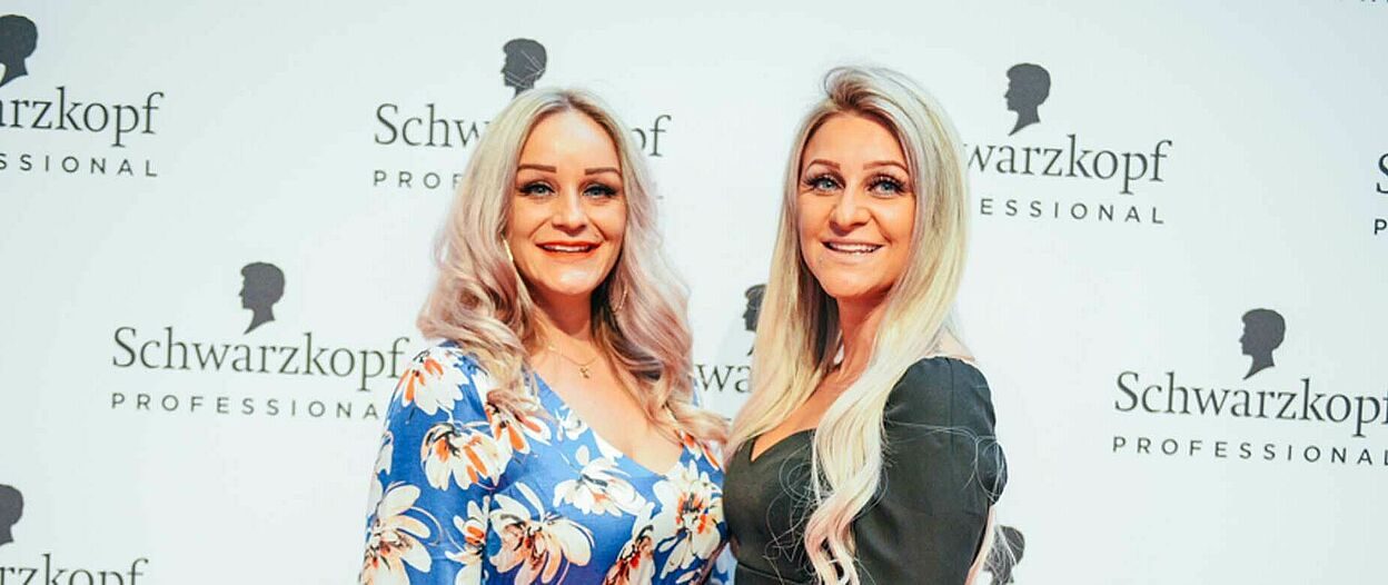 Cutting Edge Gewinnerin Carina Günay (rechts) mit ihrer Schwester |